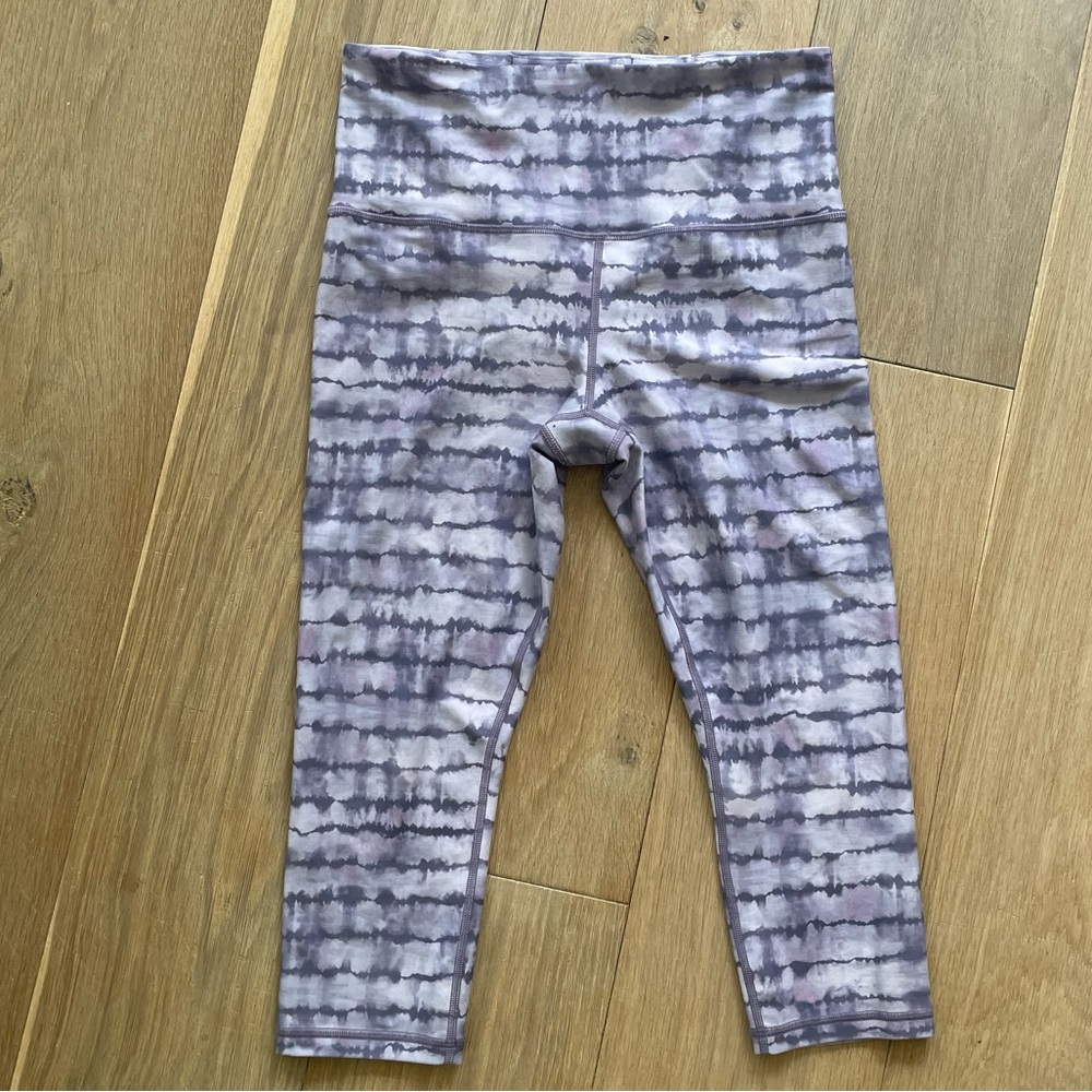 Athleta elation capri purple legging - size medium petite